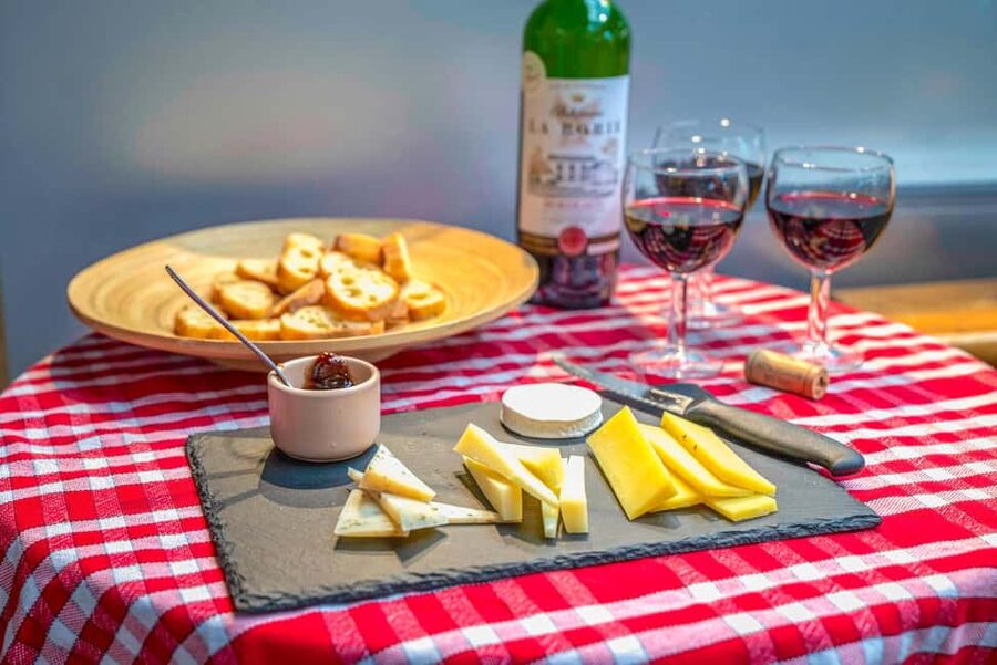 Paris: Champagne and Oysters Food Tour - Key points at a glance