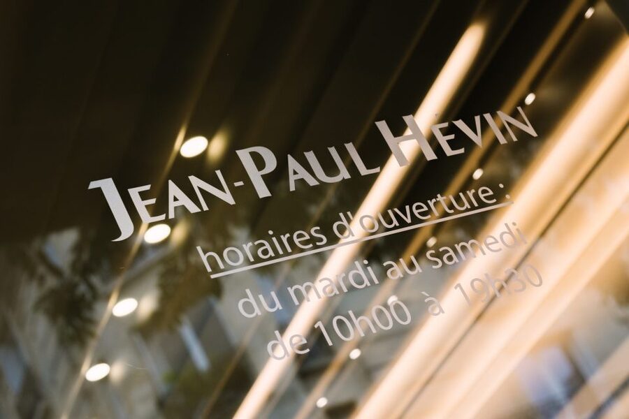 Paris Culinary Tour: 11 Tastings & 2 Wines in Le Marais - Two wines at La Chablisienne Cave Saint-Paul