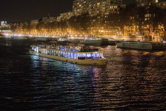 Paris Gourmet Dinner Seine River Cruise with Singer and DJ Set - Boarding is the part you need to plan carefully