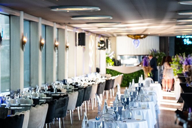 Paris Gourmet Dinner Seine River Cruise with Singer and DJ Set - The route from Île Saint-Louis to the Eiffel Tower