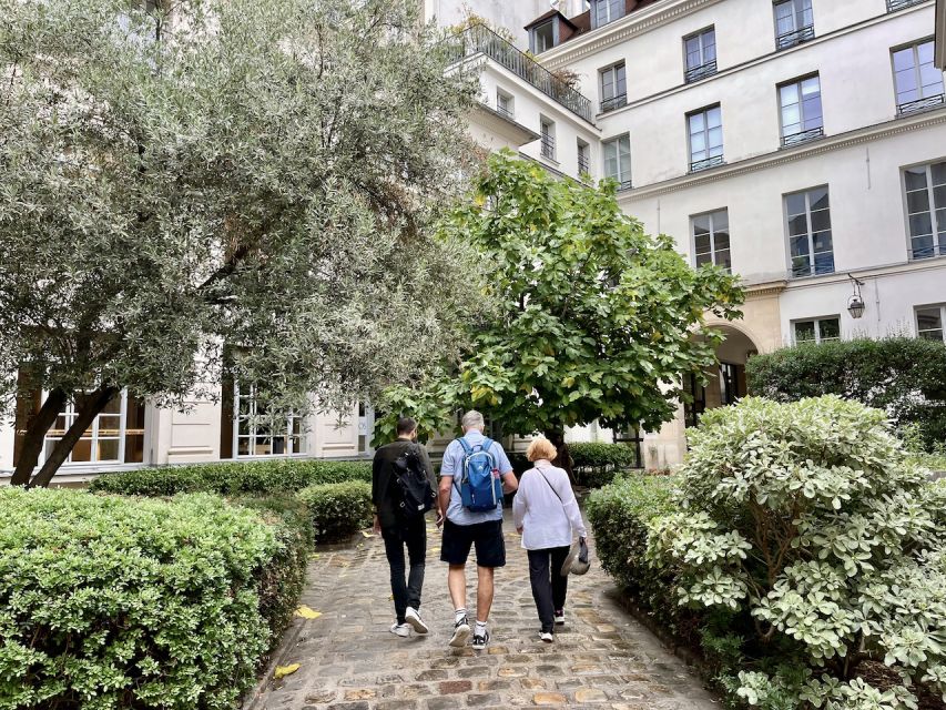 Paris: Guided Champagne & Food Tour in St-Germain-des-Pres - The final cellar makes the Champagne lesson work
