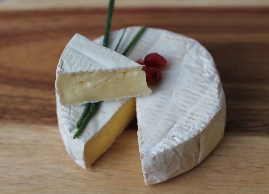 Paris: Latin Quarter Traditional Food Tour with Full Meal - Crêpes and chou for a sweet finish