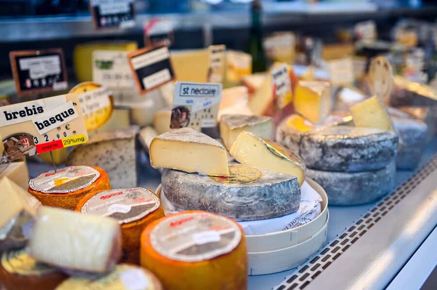 Paris: Le Marais District Food Tour with 10+ Tastings & Wine - Cheese, bread, and the pleasures of a long lunch