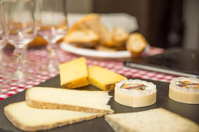 Paris Le Marais District Original Food and Wine Tasting Tour - The guides shape the experience
