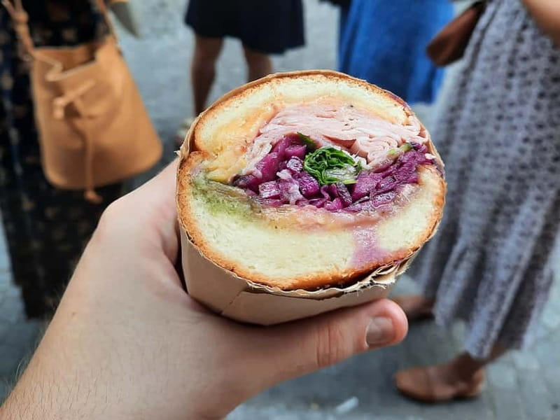 Paris: Le Marais Guided Food Tour with Tastings - Meeting the guide on Rue des Rosiers