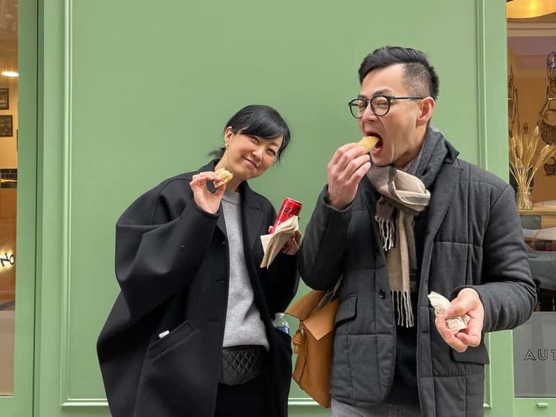 Paris: Le Marais Guided Food Tour with Tastings - Walking through Le Marais with a local guide