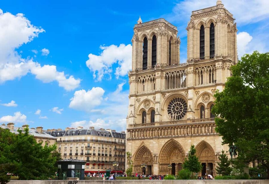 Paris: Notre Dame & Latin Quarter Food Tour with 8+ Tastings - Notre Dame as a photo stop