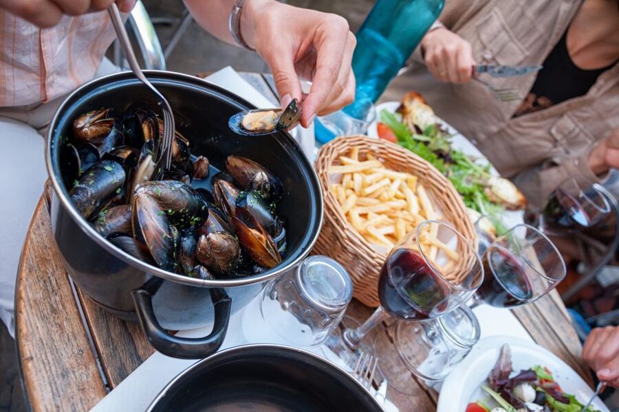 Paris: Private Food and Wine Tour in Le Marais - What the guide adds to the meal