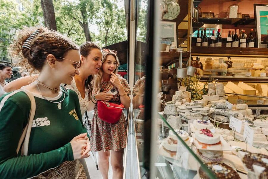 Paris: Taste of Montmartre Food & Wine Walking Tour - Aveyron flavor at LÉtoile de Montmartre