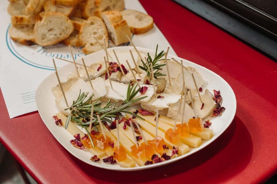 Paris: Taste of Montmartre Food & Wine Walking Tour - Lunch at LÉté en Pente Douce