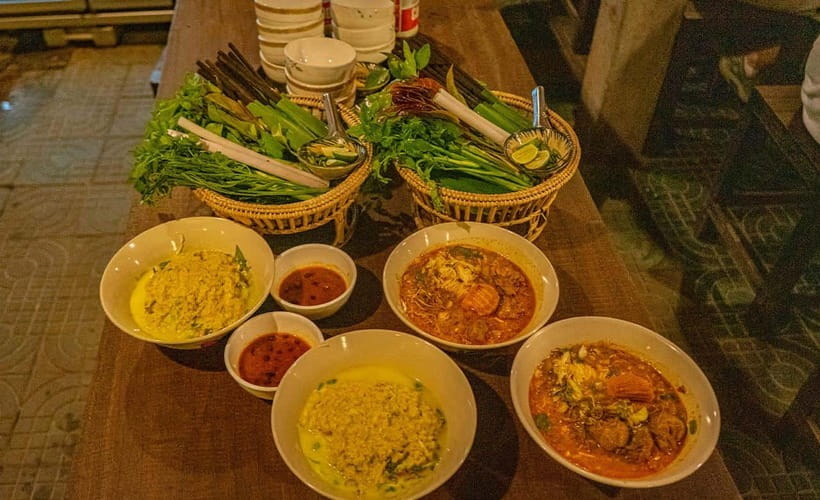 Phnom Penh: Night Foodie Tour by Tuk Tuk with Drinks - Key things to know before you book
