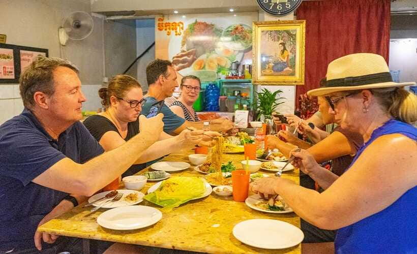 Phnom Penh: Night Foodie Tour by Tuk Tuk with Drinks - A family kitchen and Phnom Penh’s Lort Cha