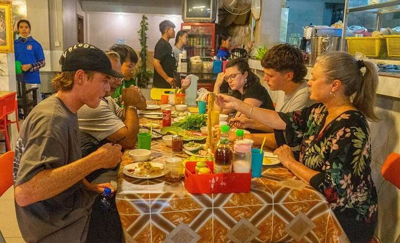Phnom Penh: Night Foodie Tour by Tuk Tuk with Drinks - A local bar, cold beer, and the final hour