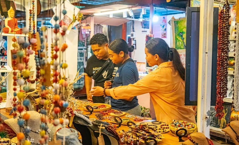 Phnom Penh: Night Foodie Tour by Tuk Tuk with Drinks - What $39 gets you