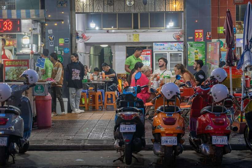 Phnom Penh Night Foodie Vespa Tour / Tuk Tuk Available - Phnom Penh Night Market after dark