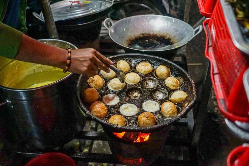 Phnom Penh Night Foodie Vespa Tour / Tuk Tuk Available - The backstreets by Vespa or tuk tuk
