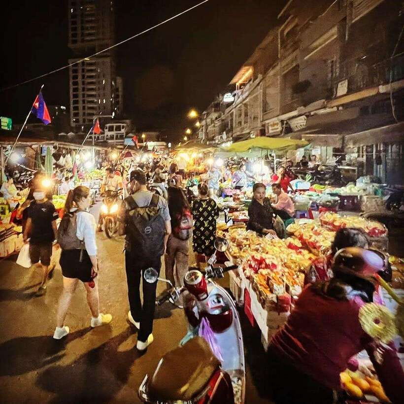 Phnom Penh's Ultimate Street Food Tour by Tuk Tuk - Royal Palace and Botumvatey Pagoda: a gentle start