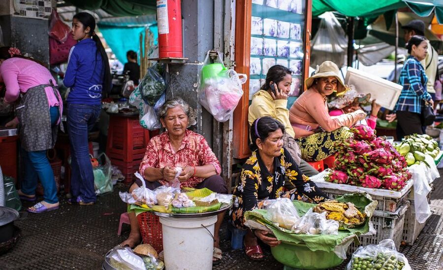 Phnom Penh: Street Art & Food Tour by Tuk-Tuk - The guides make the difference