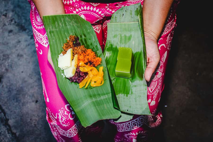 Phuket: Baba Tastes Food Tour with 15+ Tastings - Stop six: Michelin-rated pork soup and crispy pork