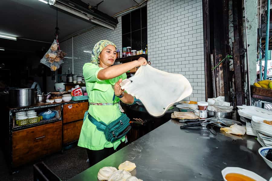 Phuket: Southern Flavours Food Tour with 15+ Tastings - Roti, massaman curry, and the first tastes