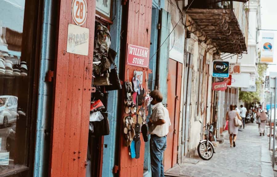 Port Louis: Street Food & City Tour - Central Market: color, voices and useful context