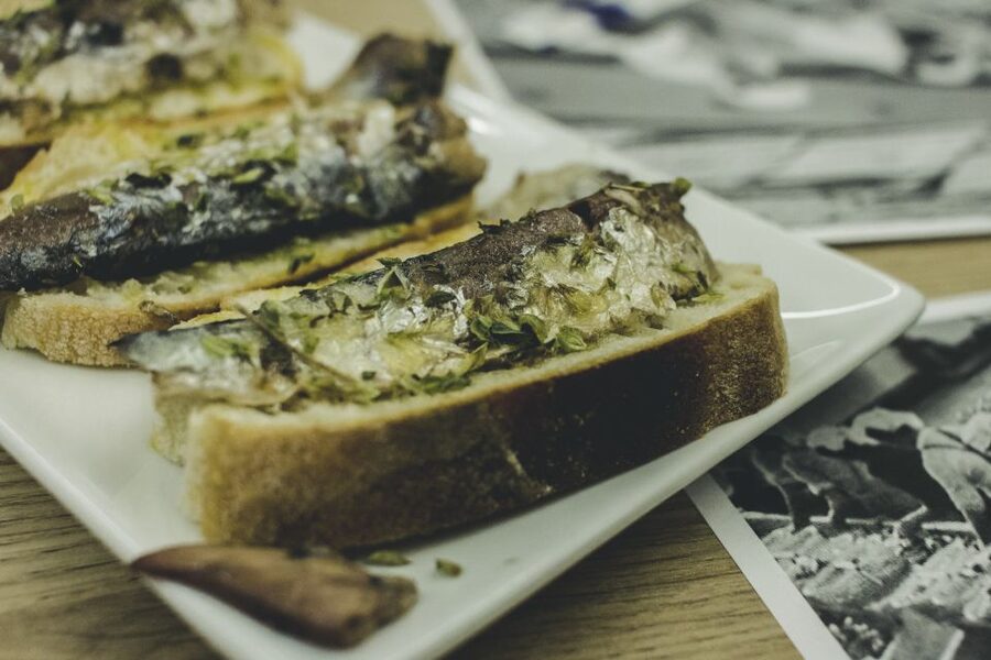 Porto: Evening Local Food Crawl with Drink Pairings - Key points at a glance