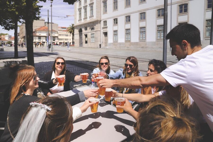 Porto: Evening Local Food Crawl with Drink Pairings - Who should book this evening?