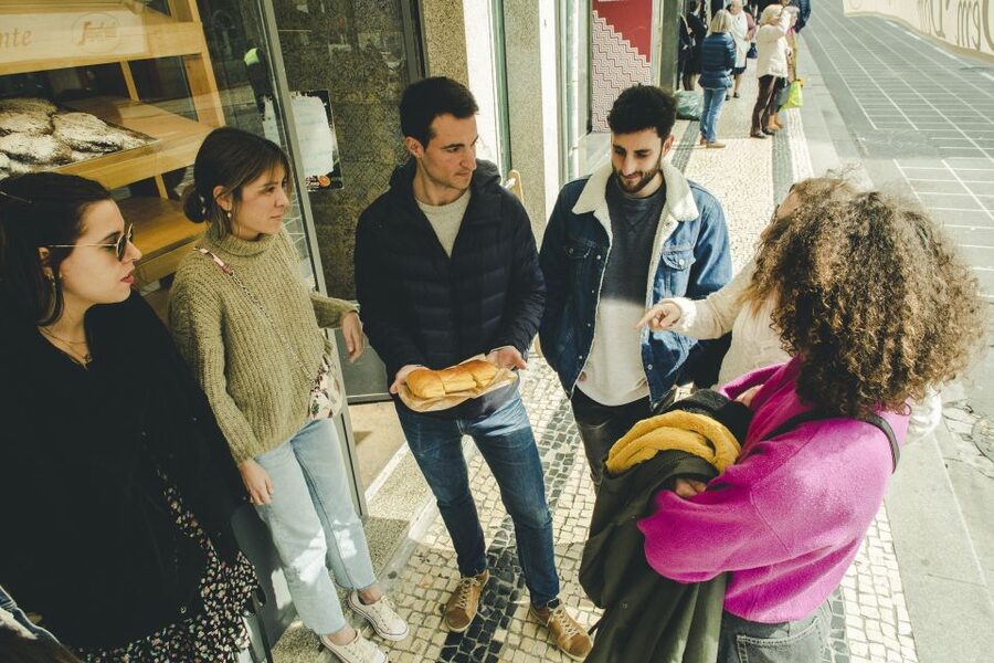 Porto: Evening Local Food Crawl with Drink Pairings - Stop three: codfish and the story behind Portuguese food