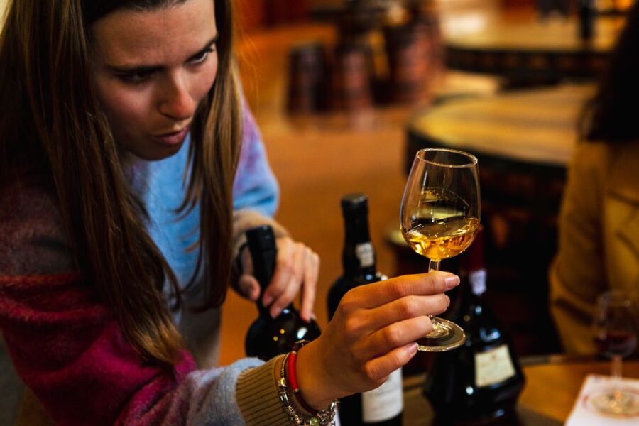 Porto: Food & Wine Tasting Walking Tour with Port Wine Cave - Key points at a glance