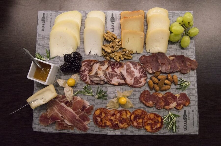 Porto: Private Walking Food Tour with Tastings - Ending beside the Douro with tapas