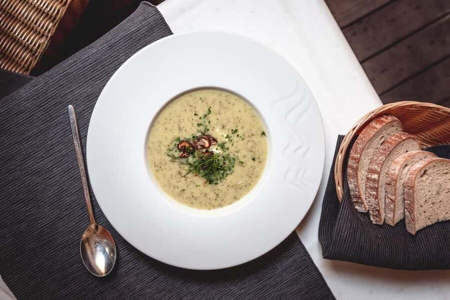 Prague: Food Tour with 10 Tastings of Classic Czech Dishes - Which guide style suits you best