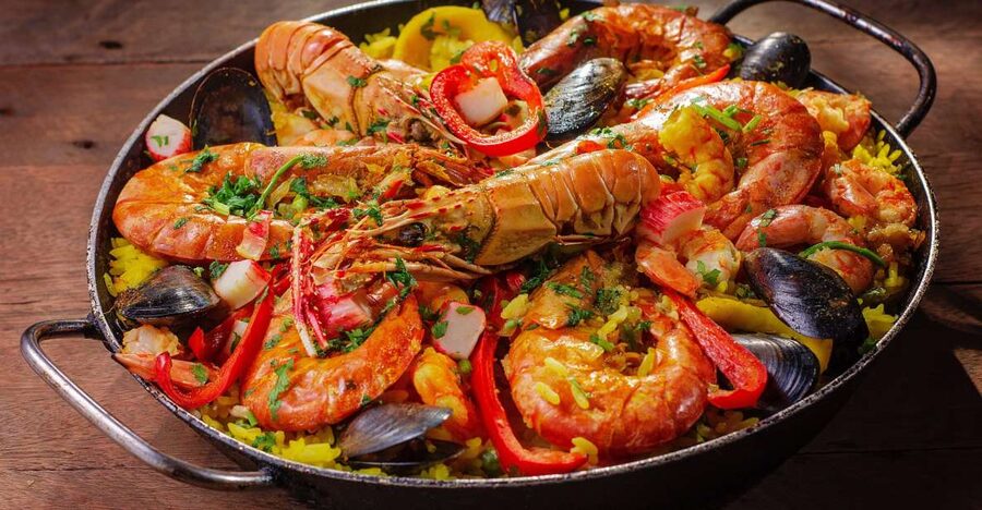 PREMIUM TAPAS TOUR: Paella, Market Tastings, and Winery - A short Málaga walk between bites