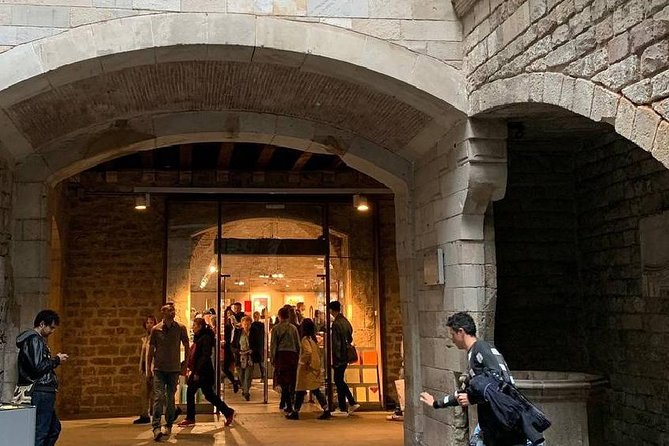 Private Barcelona Art and Tapas Walking Tour with Picasso Museum - The final course: Spanish and Catalan meat dishes