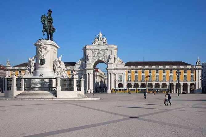 Private Food and Wine Tour: From Street to Gourmet - A food tour that also gives you Lisbon’s shape
