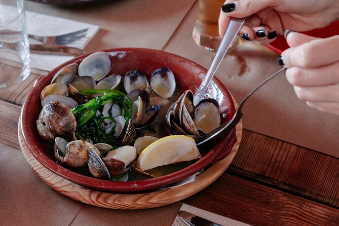 Private Food and Wine Tour: From Street to Gourmet - São Jorge Castle, Alfama, and Mouraria