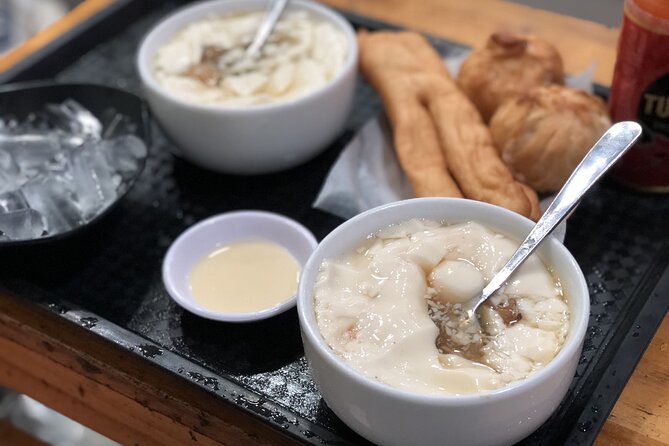 Private Food Tour: Standard, Gluten-Free or Vegetarian Options - What the guide adds to the meal