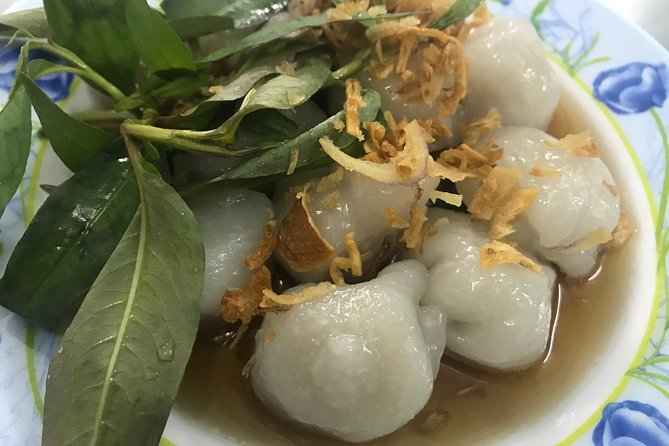 Private Saigon Night Food Tour by Scooter - Stop six: Nguyen Thien Thuat’s old apartment buildings