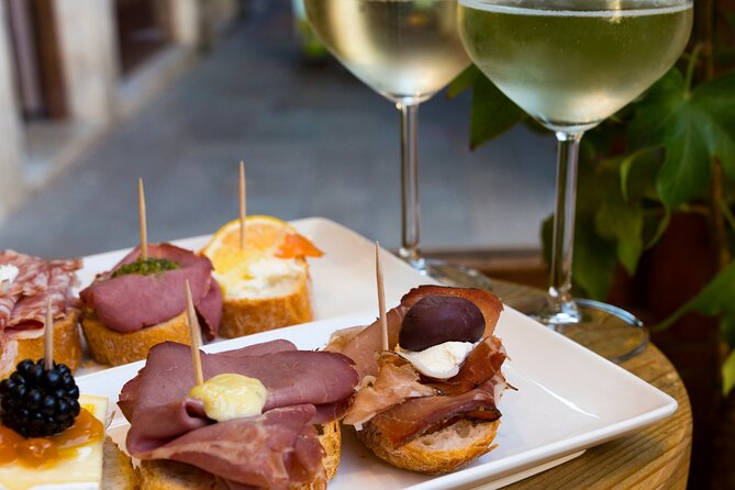 Private Secret Venice Tour; Rialto Market, San Polo & Food and Wine tasting - Cicchetti and wine at a neighborhood osteria
