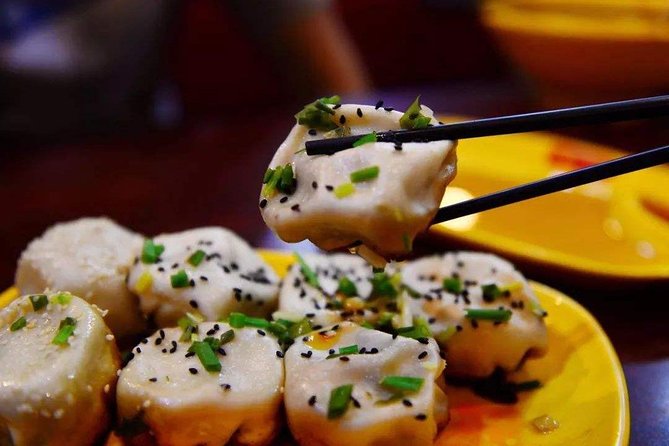 Private Shanghai Evening Street Food Walking and Cruise Tour - Why this food-and-river combination works
