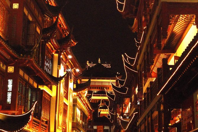 Private Shanghai Evening Street Food Walking and Cruise Tour - Guides make the biggest difference