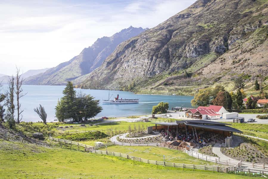 Queenstown: Walter Peak Gourmet BBQ & Lake Whakatipu Cruise - The return cruise changes the mood