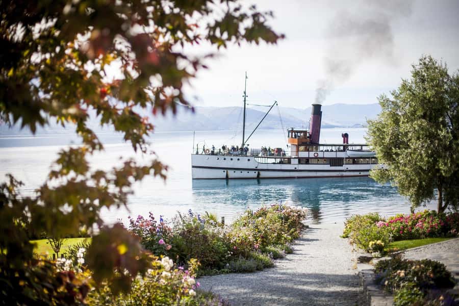 Queenstown: Walter Peak Gourmet BBQ & Lake Whakatipu Cruise - Walter Peak delivers the setting