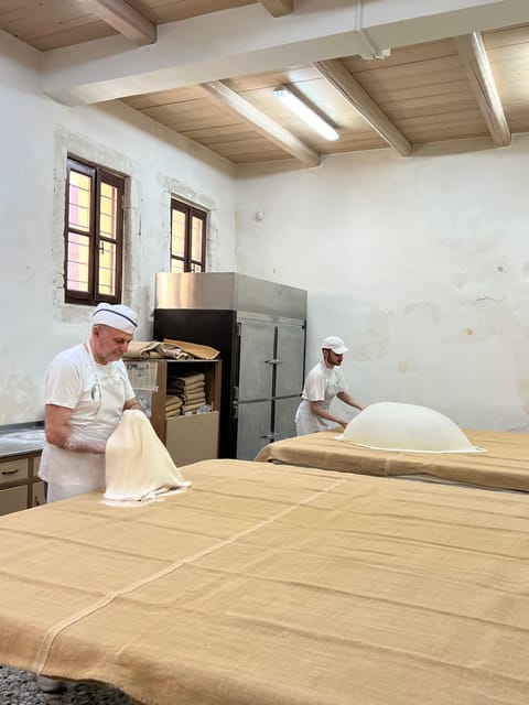Rethymno Old Town: A Traditional Cretan Food Tour - The bakery stop and Cretan baking traditions
