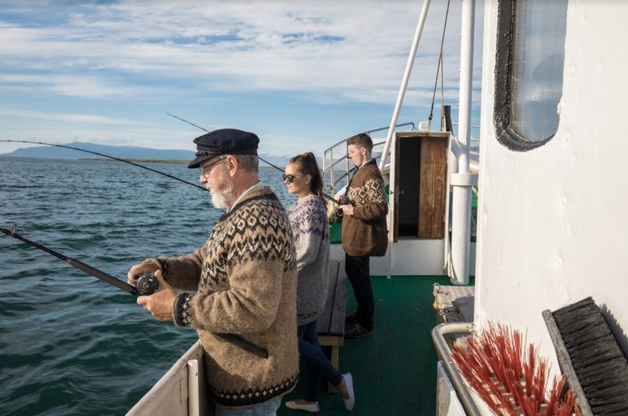 Reykjavik: 3-Hour Sea Angling Gourmet Experience Tour - Learning the fishing method from the crew