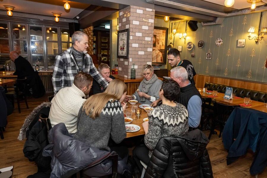 Reykjavik: Icelandic Food Tour - Starting at Hlöllabátar in central Reykjavik