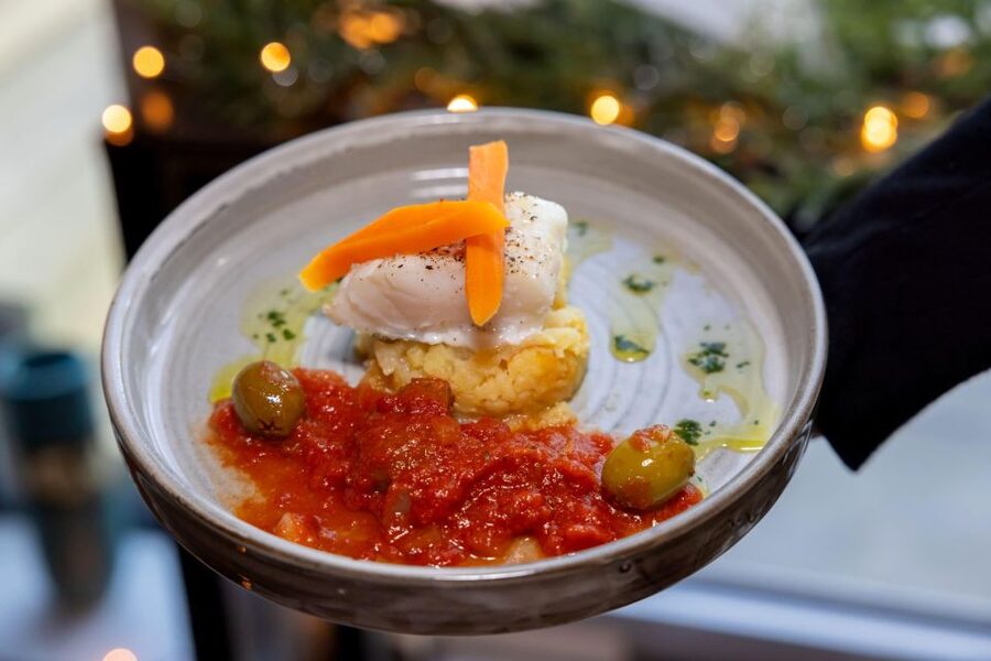 Reykjavik: Icelandic Food Tour - The final hour: hot dogs, seafood, and a drink