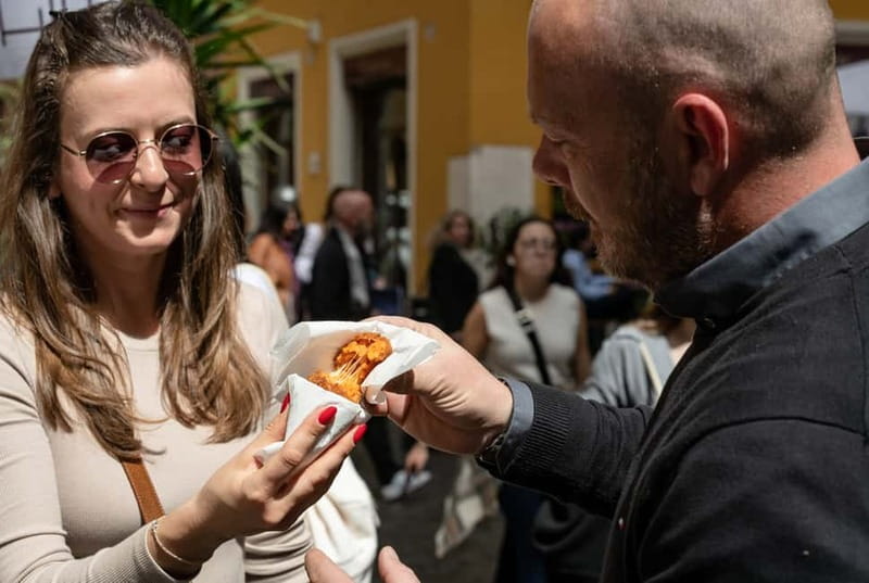Rome: Eat Like a Roman Ghetto & Campo de' Fiori Food Tour - Pizza at a local bakery