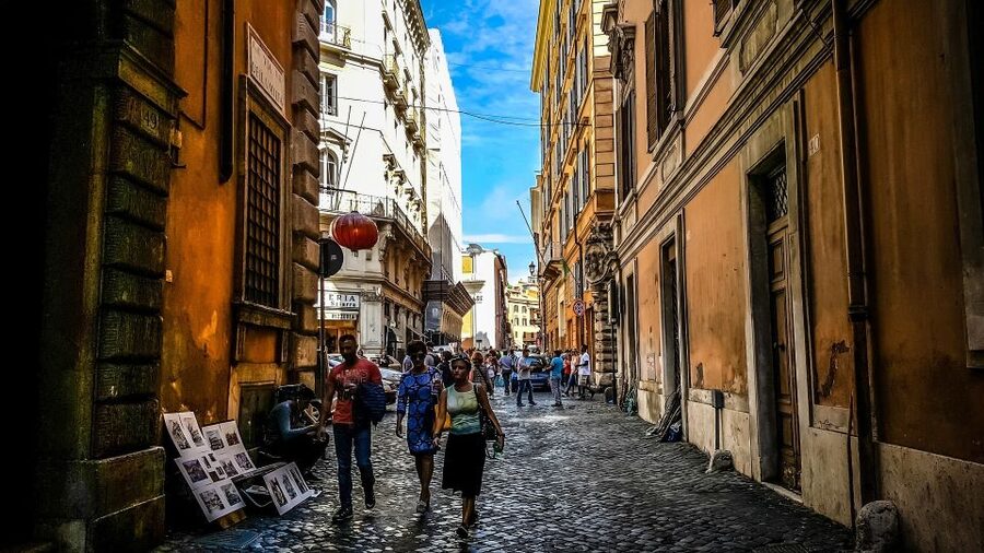 Rome: Food and Wine Tour, Trastevere and Jewish Ghetto - Crossing toward Tiber Island
