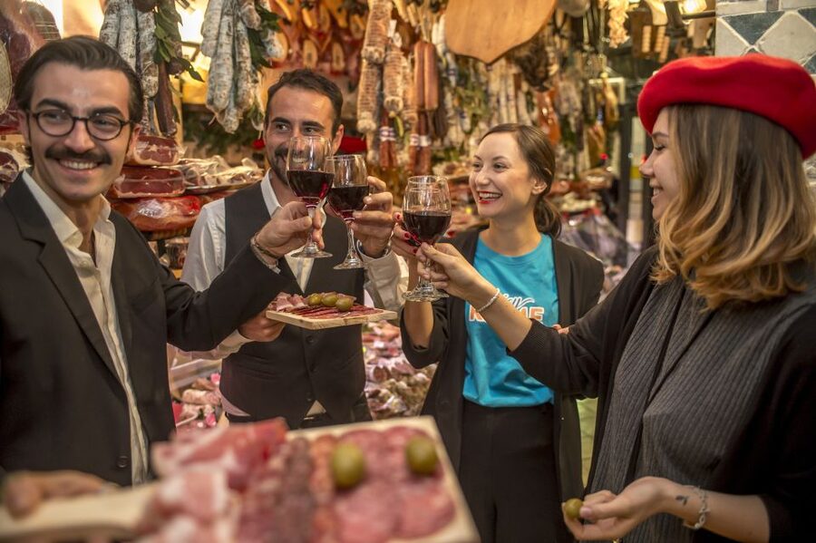 Rome: Food Tour and Wine Tasting in a Traditional Trattoria - Trastevere brings the tour to the table