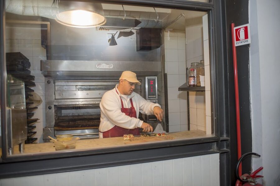 Rome: Food Tour and Wine Tasting in a Traditional Trattoria - How much food and wine should you expect?